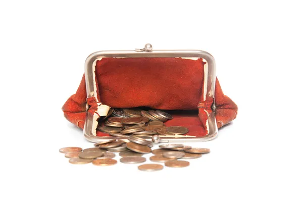 Разбросанные монеты и кошелек — стоковое фото