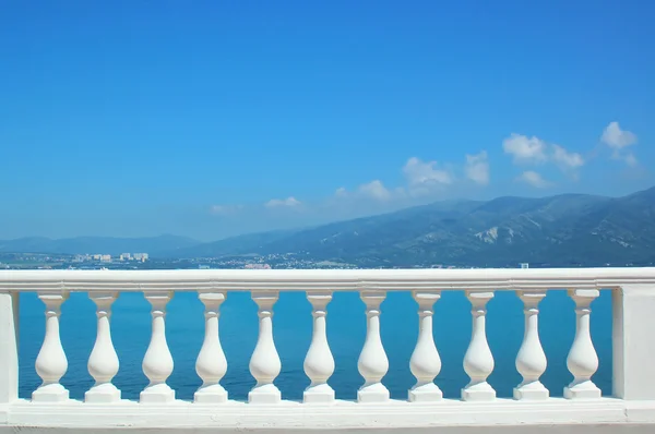 Horizontale Ansicht der Balustrade des Meeres — Stockfoto