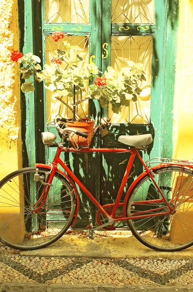 Ρετρό ποδήλατο στην πόλη — Φωτογραφία Αρχείου