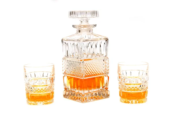 Carafe et verres en cristal avec cognac — Photo