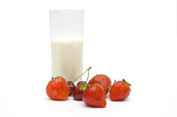 Few strawberries and cherries with glass of milk — Stock Photo, Image