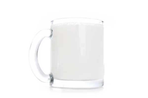 Glas Milch auf weißem Hintergrund — Stockfoto