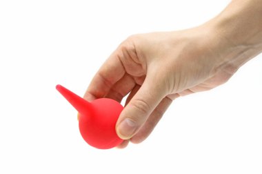 elinde kırmızı lavman