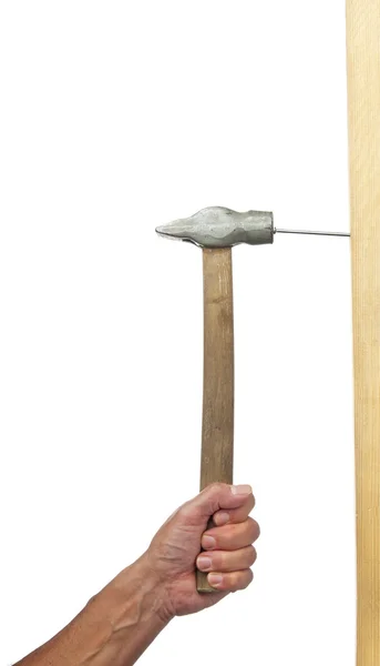 Chiodo azionamento a mano con un martello — Foto Stock