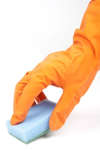 Hand i gummi handske och kök svamp — Stockfoto