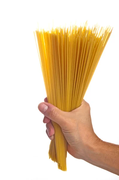 Суха спагеті в руці — стокове фото