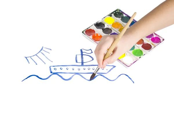 Child's hand drawing a ship — Stock Photo, Image