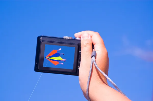 Digital camera shoots of flying kite — Stock Photo, Image