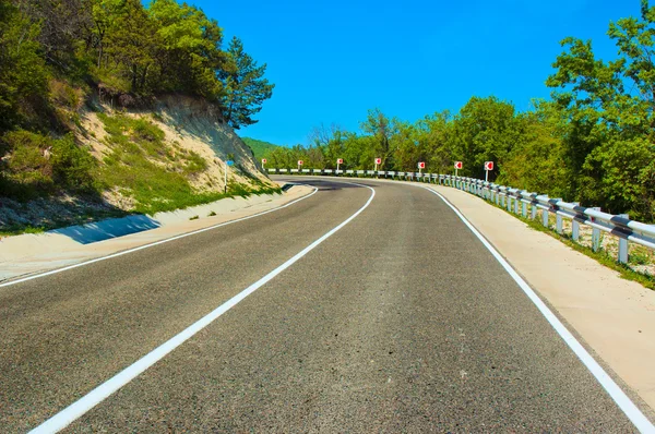 Strada curva vuota — Foto Stock