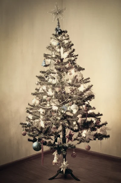 クリスマス ツリーと古いカード — ストック写真