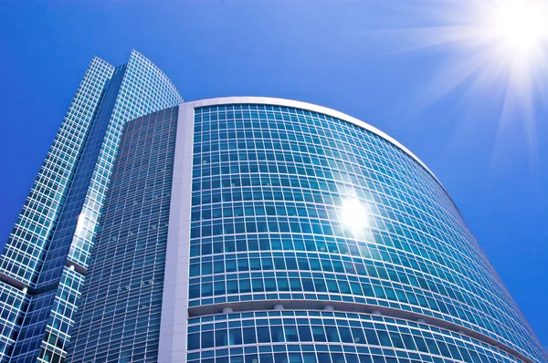 Skyscrapers and bright sun — Stock Photo, Image