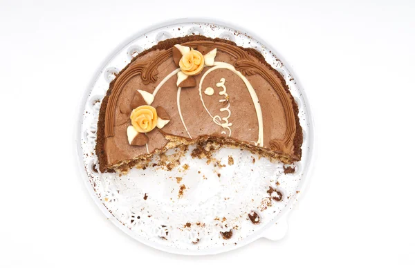 yarısı yenmiş kek beyaz zemin üzerine