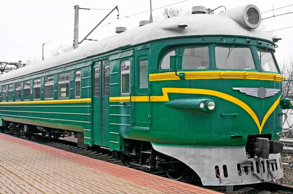 Electric passenger train at platform — Stock Photo, Image