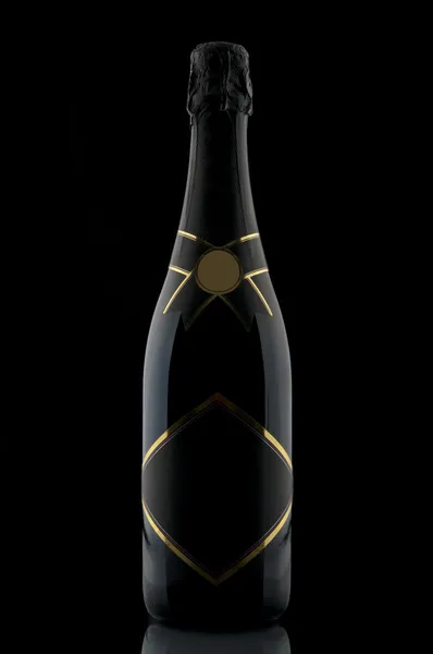 Garrafa de champanhe e ele reflexão em preto — Fotografia de Stock