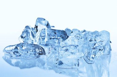 mavi buz küpleri ile yansıma