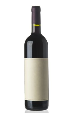 Beyaz arka planda kırmızı şarap şişesi