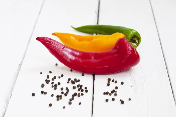 Gekleurde pepers en peppercorn — Stockfoto