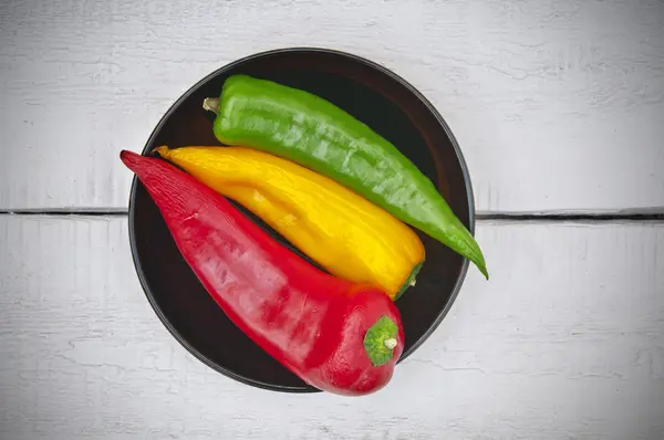 Tři barevné papriky closeup — Stock fotografie