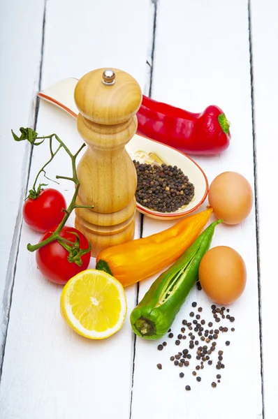 Fresh vegetables and eggs on wooden background — Stock Photo, Image