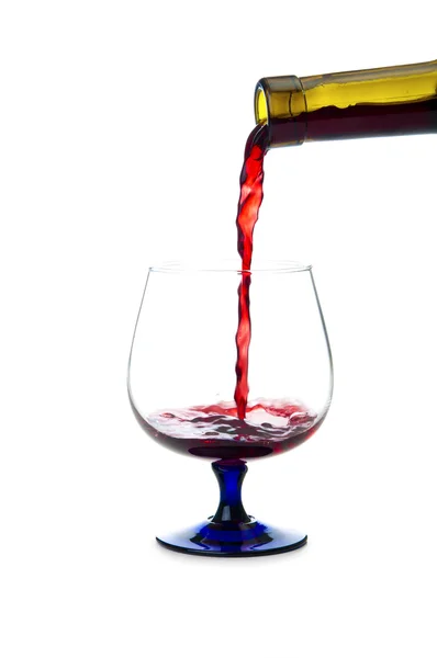 Vino rosso che riempie un bicchiere — Foto Stock
