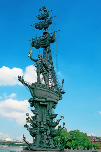 モスクワ, ロシア - 2014 年 5 月 24 日: ロシア皇帝ピーターへの記念碑 — ストック写真