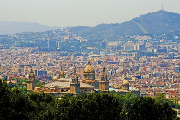 Uitzicht op barcelona en het nationale museum van Catalaans van montjuic h — Stockfoto