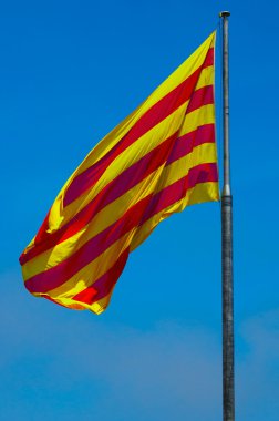 Catalonia bayrak mavi gökyüzü