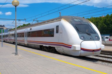 Sant vicenc de calders, İspanya-15 Haziran 2014: renfe treni
