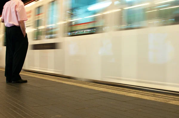 Trem em movimento no metrô — Fotografia de Stock