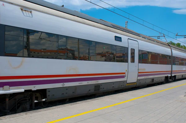 Treno in stazione — Foto Stock