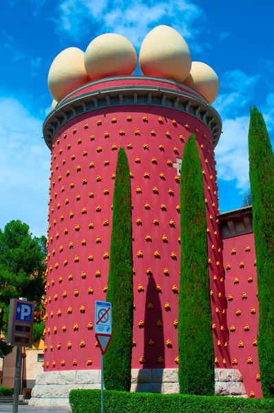 FIGUERAS, ESPANHA - JUNHO 15, 2014: Museu Dali em Figueres, Espanha . — Fotografia de Stock