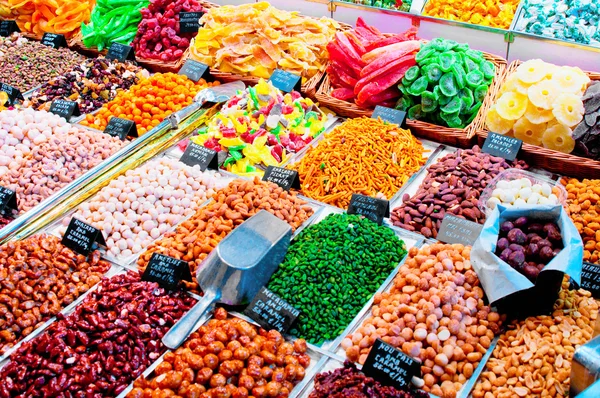 Słodycze i suszonych owoców na rynku — Zdjęcie stockowe