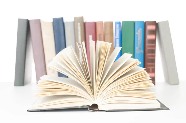 Open Boek Close Wazig Omslag Boeken Witte Achtergrond — Stockfoto