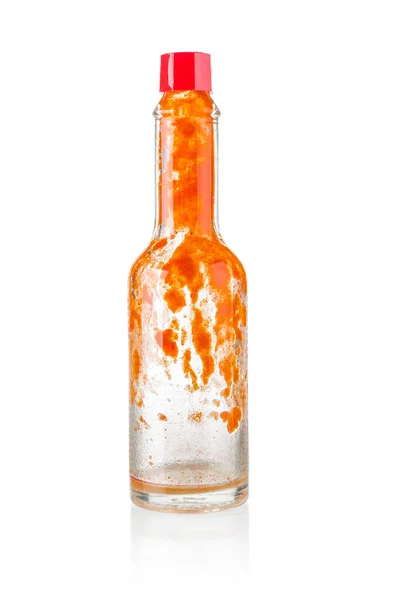 Fles Van Gebruikte Hete Saus Geïsoleerd Witte Achtergrond Rechtenvrije Stockfoto's