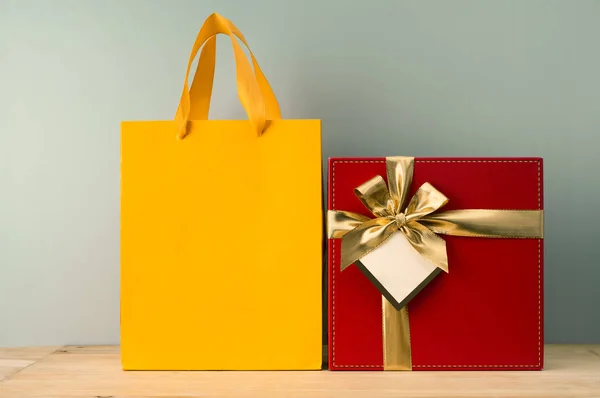 Yellow Shopping Bag Red Gift Box Close — Stock Photo, Image