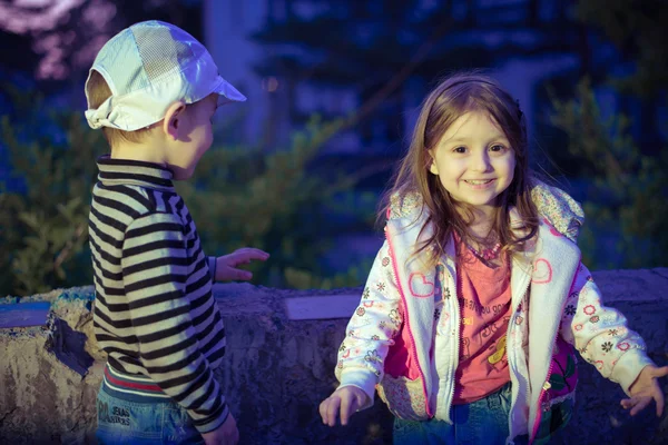 Children playing in the evening — Stock Photo, Image