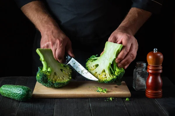 Professional Chef Cuts Fresh Broccoli Knife Salad Vintage Kitchen Table — Stock Photo, Image