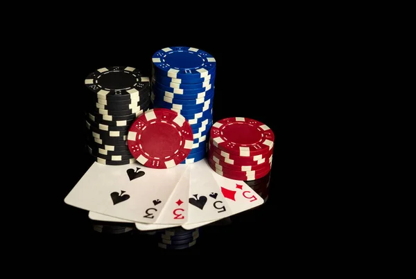 Gioco Poker Con Due Coppie Combinazione Patatine Carte Sul Tavolo — Foto Stock