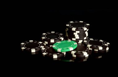 Çipler kazanmanın bir sonucu olarak alındı. Kumarhanede başarılı bir kombinasyon. Poker kulübünde şans veya servet.