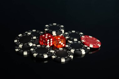 Barbut, oyuncuların bir çift zarın sonuçları üzerine bahse girdikleri bir zar oyunudur. Çipler kazanma sonucu alındı