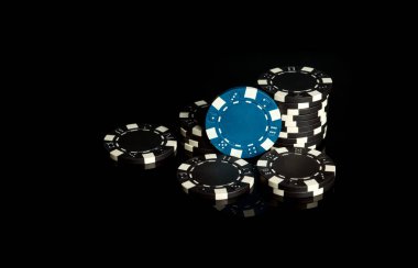 Çipler kazanmanın bir sonucu olarak alındı. Kumarhane veya poker kulübünde başarılı bir kombinasyon.