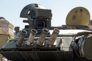 Means of protection or for launching flares on the turret of an old military tank