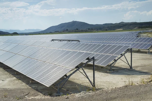 Recurso renovável: Solar - produção de energia natural — Fotografia de Stock