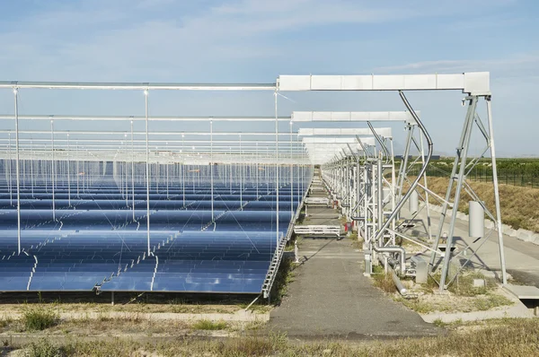 Yenilenebilir enerji: yeşil enerji üretmek için en iyi yol olarak güneş — Stok fotoğraf