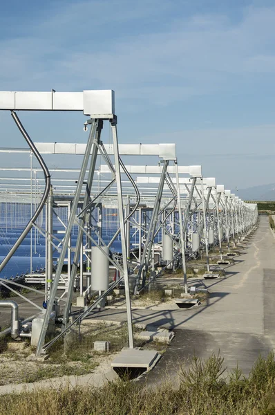 Energía renovable: La energía solar como la mejor manera de producir energía verde —  Fotos de Stock