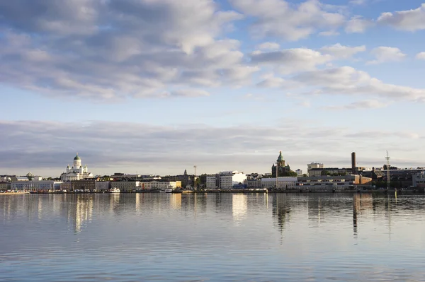 Panorama of Helsinki - sea in the foreground — Stock Photo, Image