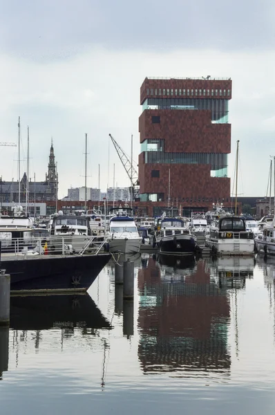 Museum vid bäcken i Antwerpen — Stockfoto