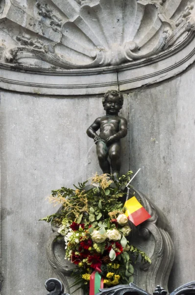 Manneken pis w centrum Brukseli. — Zdjęcie stockowe