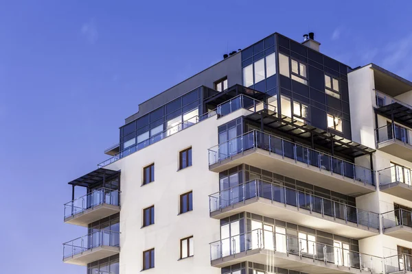 Modernes Mehrfamilienhaus Stockfoto