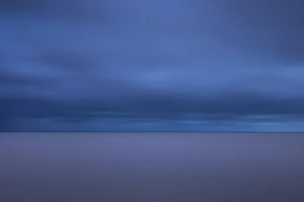 Абстрактное ночное море — стоковое фото
